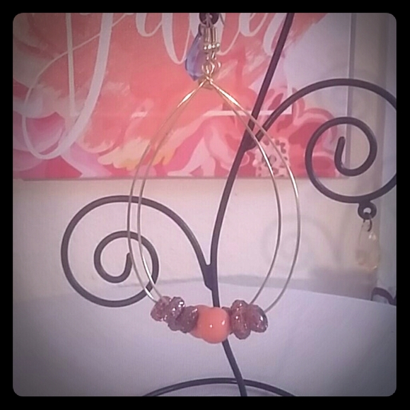 Woman's large teardrop earrings - Picture 1 of 3